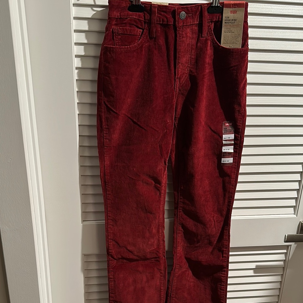 NWT Levi’s 725 High Rise Bootcut Burgundy Corduroy Pants with Five Pockets.